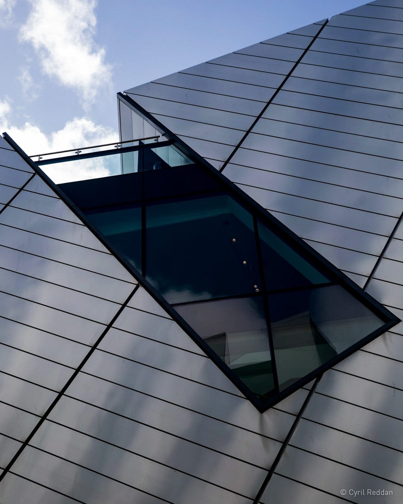 Exterior photo of the fenestration of the Bord Gais Theatre