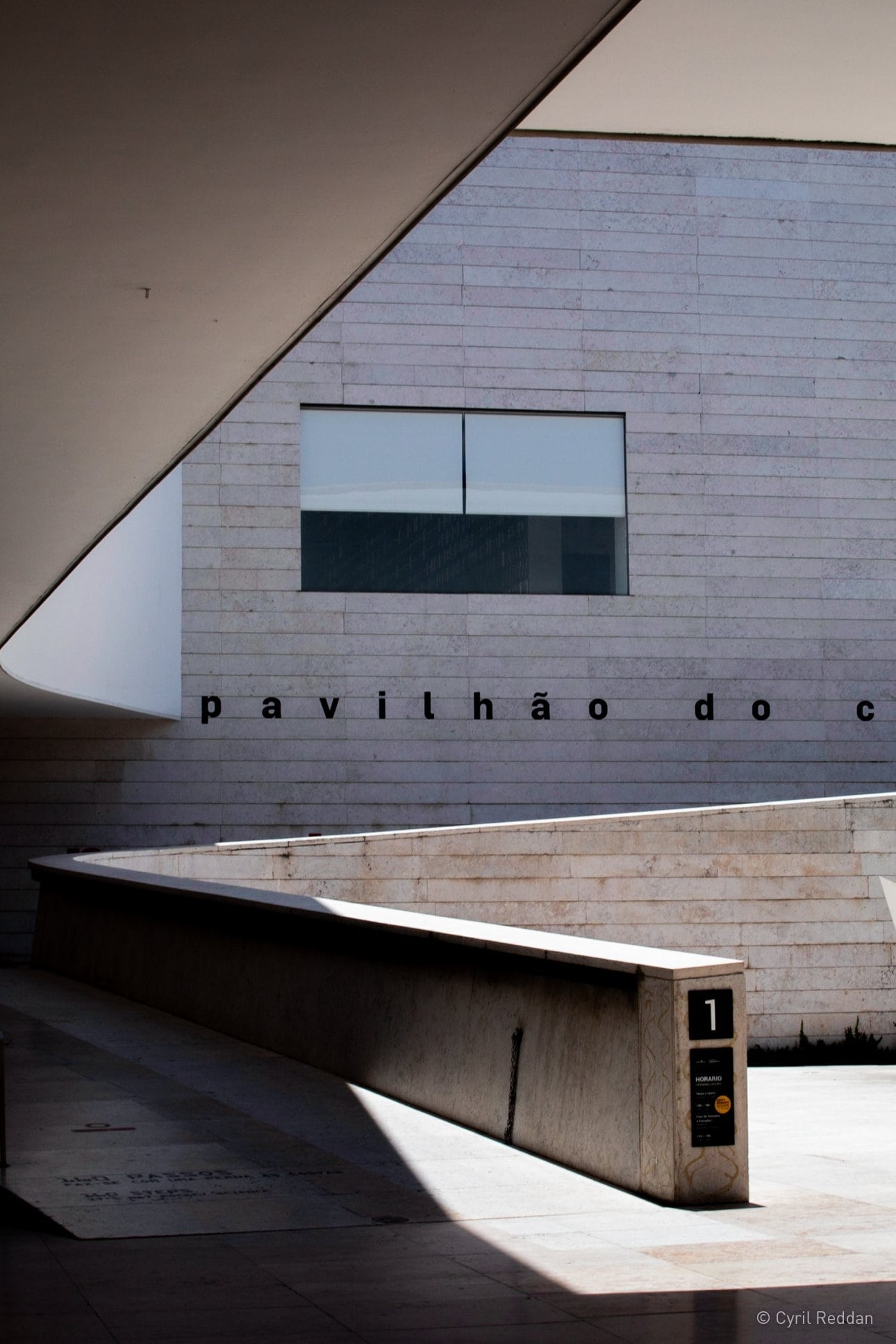 Courtyard walkway of the Centro Ciencia Viva