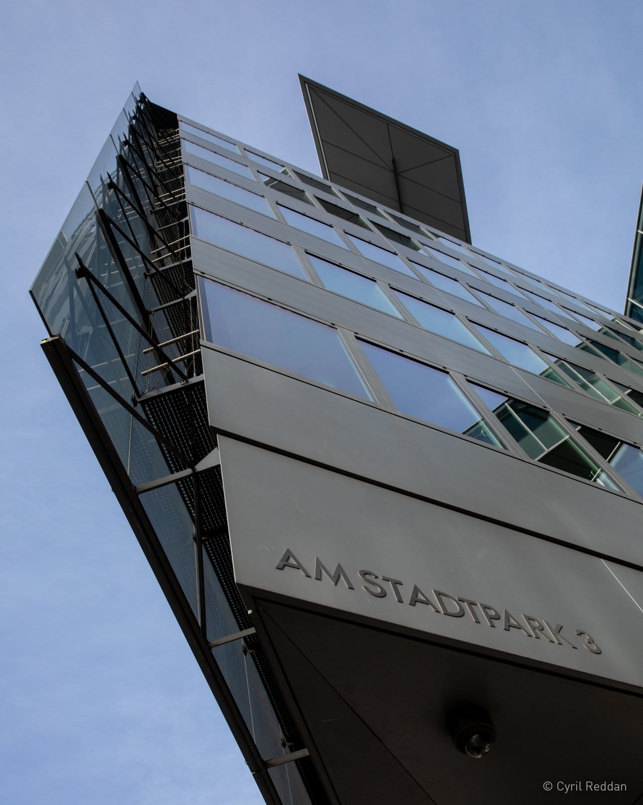 Detailed architectural photograph of the Am Stadtpark 3 exterior