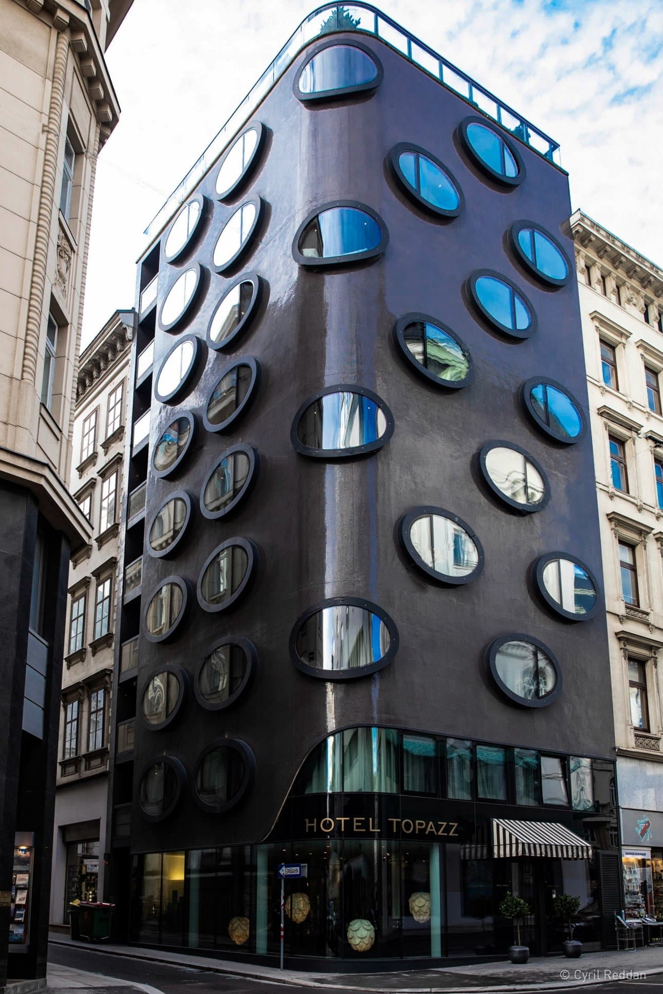 Street view of Hotel Topazz by BWM Architects